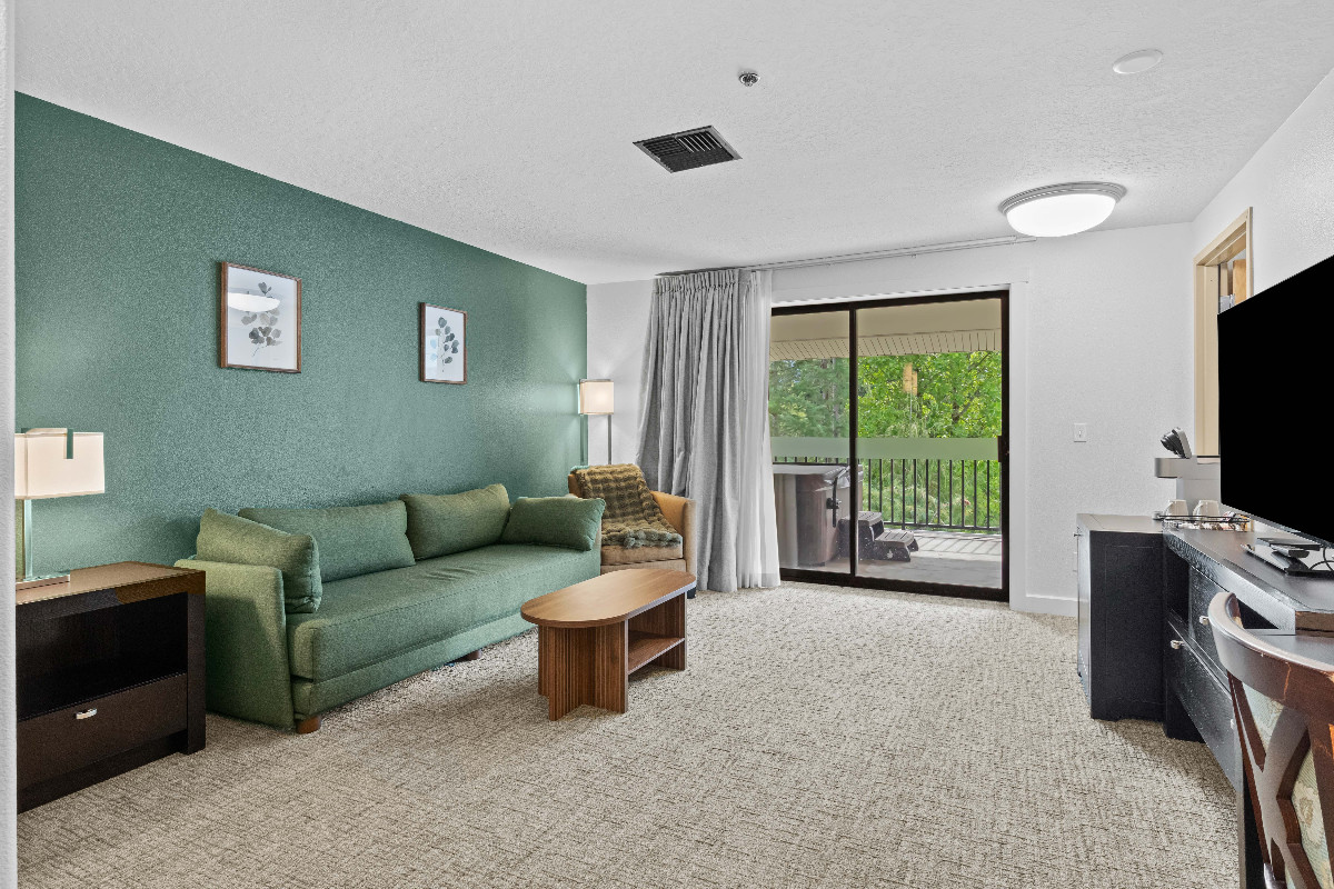 One bedroom Mineral Hot Tub Suite Garden View