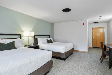 Two Queens Courtyard View - Pet Friendly