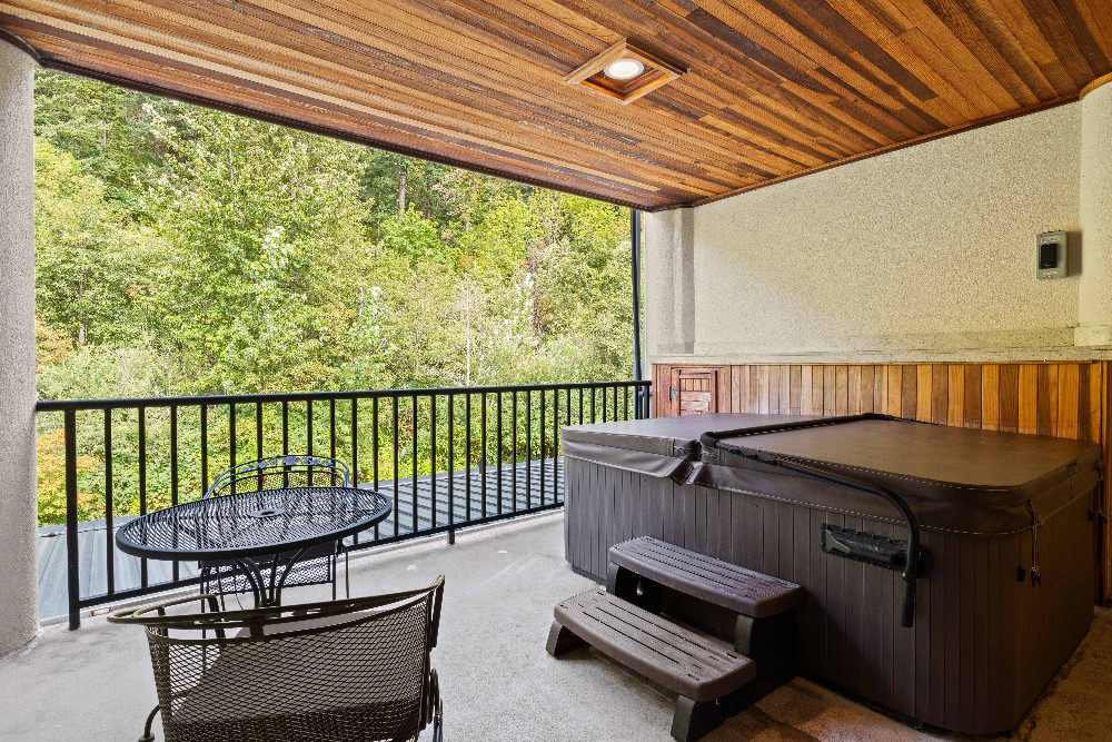 King Mineral Hot Tub Forest View