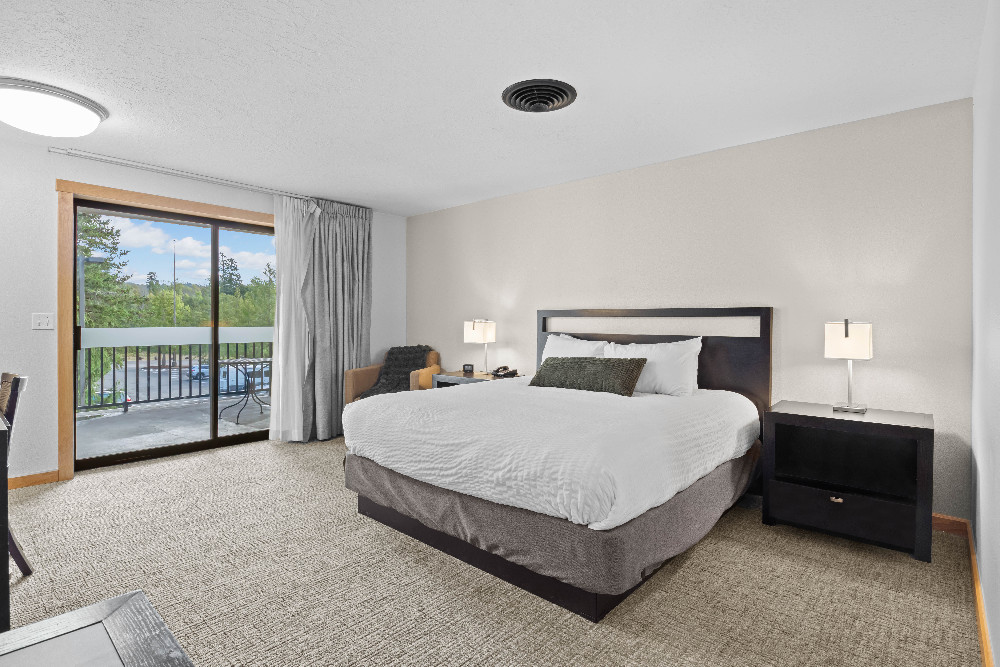 King with Balcony - Pet Friendly