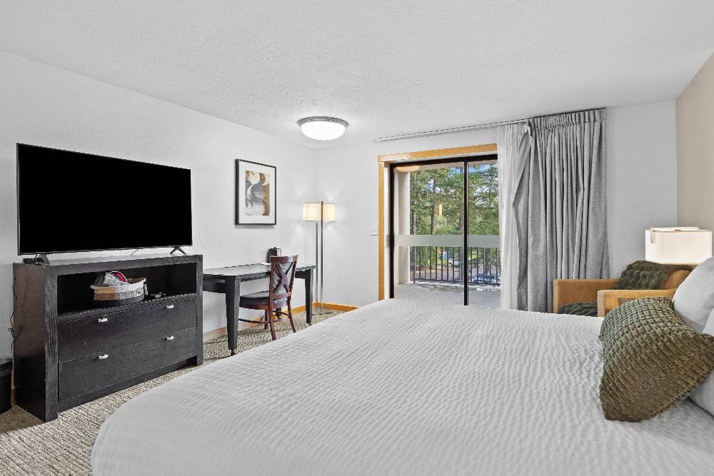 King with Balcony - Pet Friendly