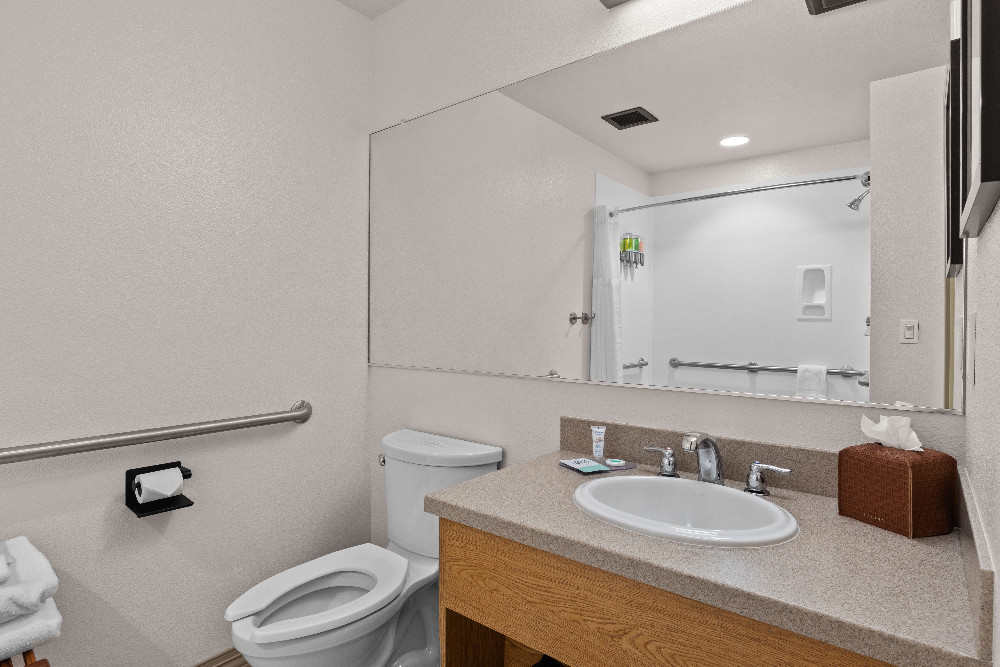 One bedroom Mineral Hot Tub Suite Garden View