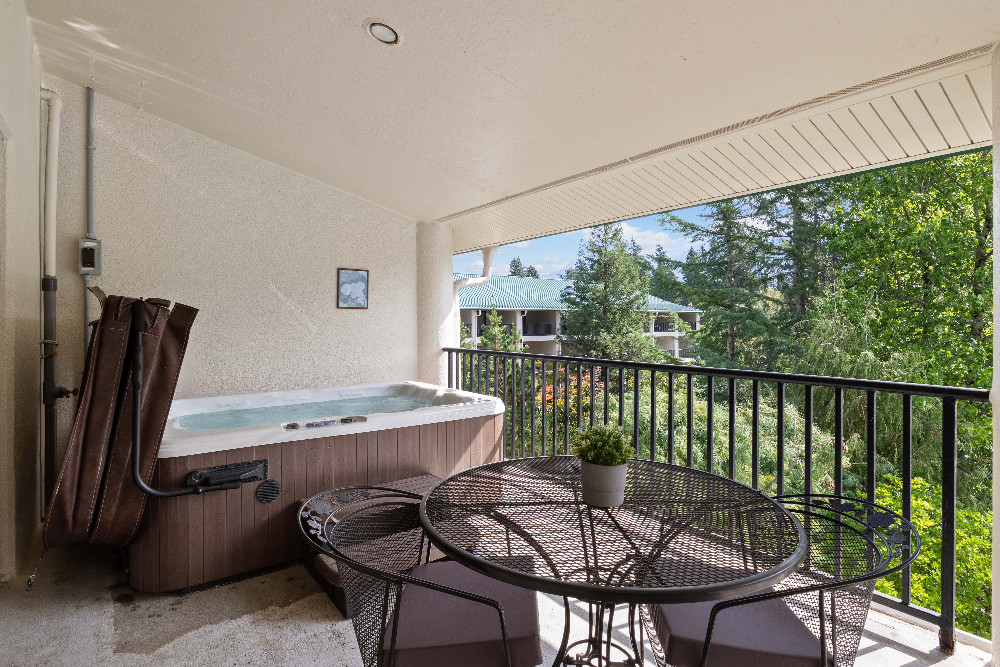 One bedroom Mineral Hot Tub Suite Garden View