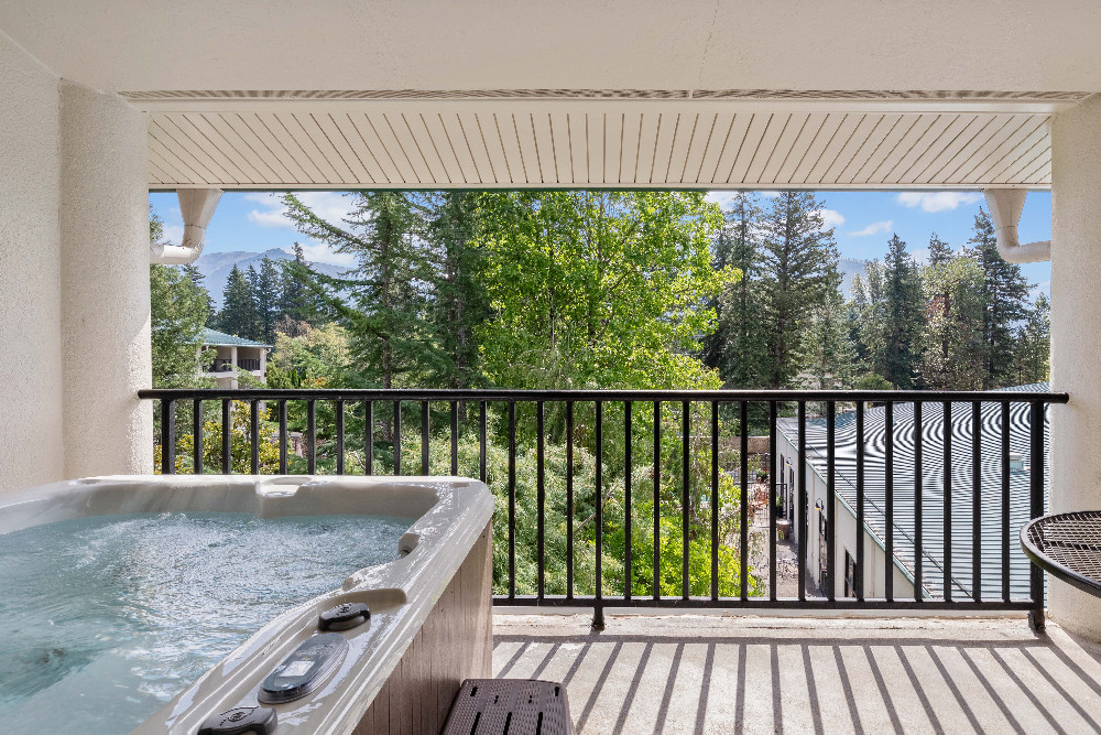 One bedroom Mineral Hot Tub Suite Garden View