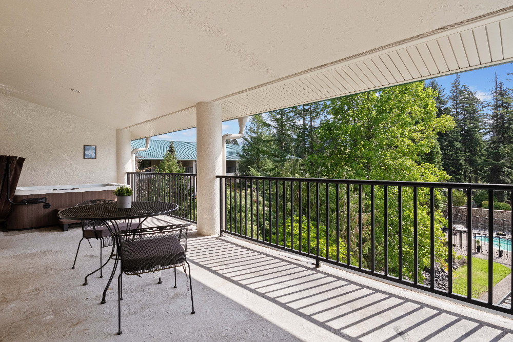One bedroom Mineral Hot Tub Suite Garden View