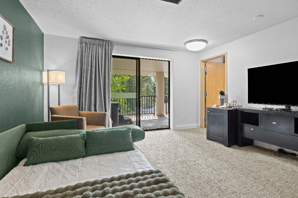 One bedroom Mineral Hot Tub Suite Garden View