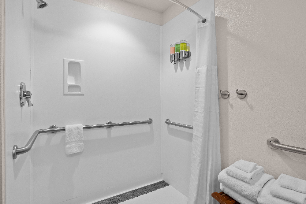One bedroom Mineral Hot Tub Suite Garden View