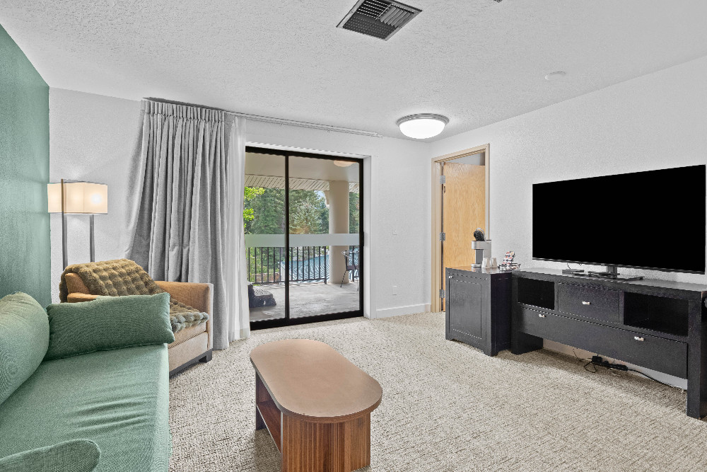 One bedroom Mineral Hot Tub Suite Garden View