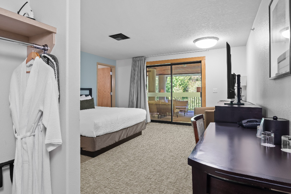 Two Bedroom Mineral Hot Tub Suite Forest View