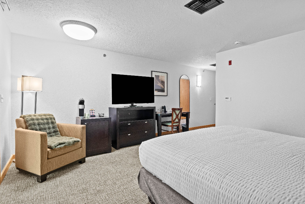 Two Bedroom Mineral Hot Tub Suite Forest View