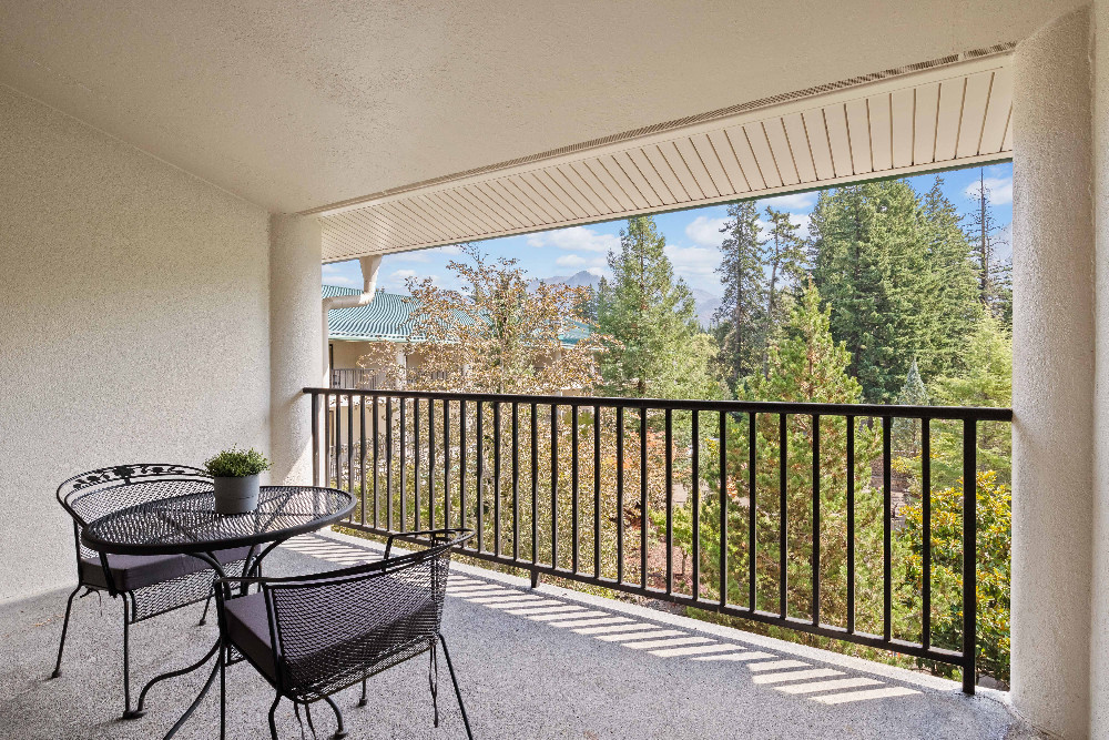 Two Queens Garden View With Balcony